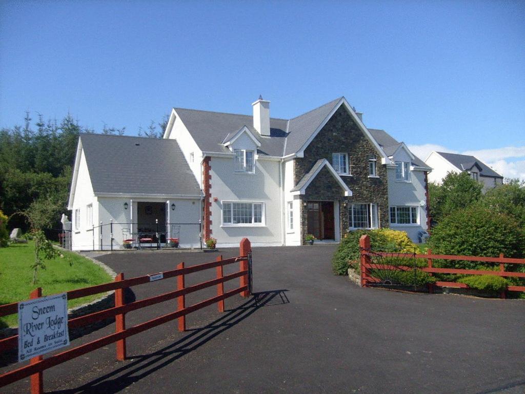 Sneem River Lodge Bed & Breakfast Buitenkant foto